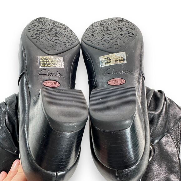 Clarks Ankle Bootie Boot SZ 9.5 Leyden Black Leather Ruche Slouch Buckle Comfort - Picture 10 of 13